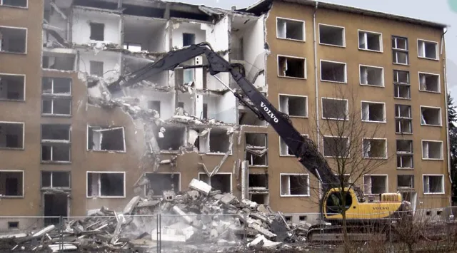 Interessante Herausforderung für den Abbruch- Spezialisten Lothar Wustrau & Sohn Bild: Interessante Herausforderung für den Abbruch- Spezialisten Lothar Wustrau & Sohn