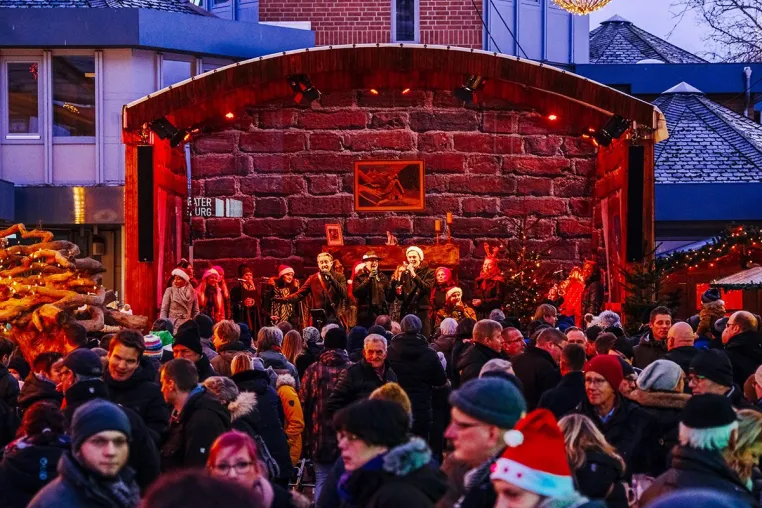 Buntes Programm zum Start des Wolfsburger Weihnachtsmarktes Bild: Buntes Programm zum Start des Wolfsburger Weihnachtsmarktes