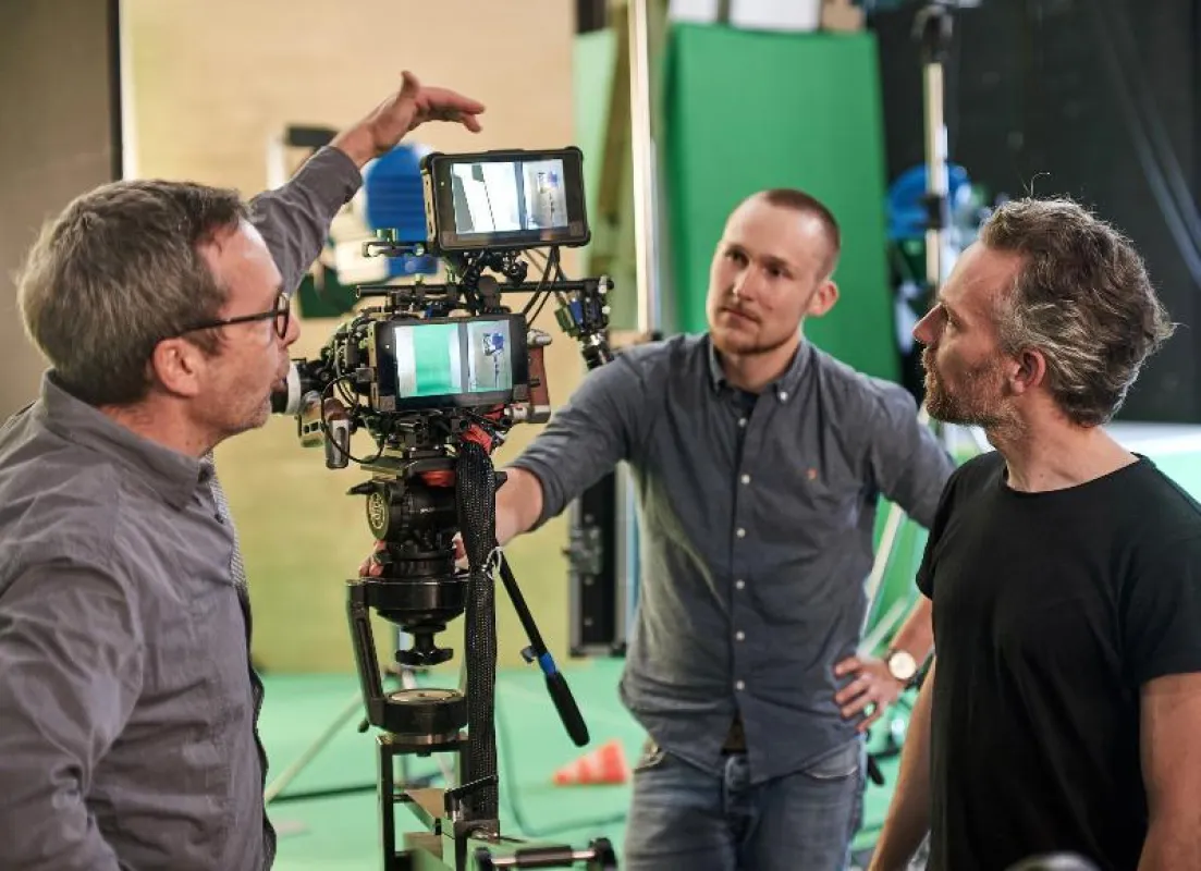 (Foto: hl-studios, Erlangen): Fashion-Fotograf Benjamin Kaufmann (rechts) zu Gast im Hybrid Studio