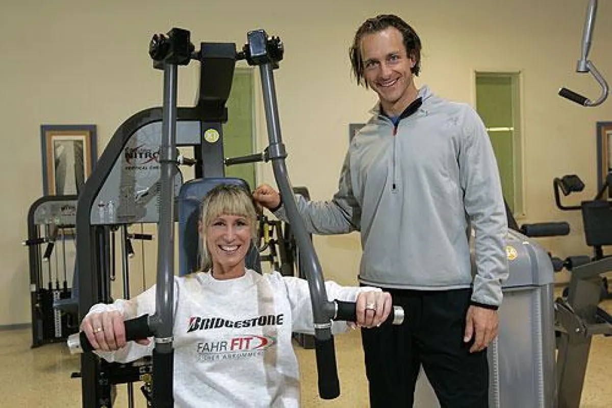 Stabhochspringer Tim Lobinger unterstützt FAHR FIT