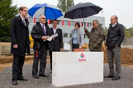 Neubau für die Eternit Akademie - Grundstein für noch mehr Theorie- und Praxisschulungen Bild: Neubau für die Eternit Akademie - Grundstein für noch mehr Theorie- und Praxisschulungen