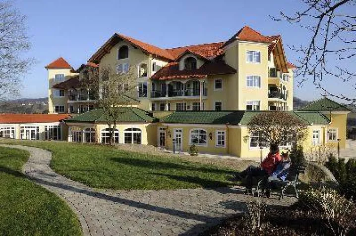 Bild: Sommerurlaub in Bayern erfrischend sind die kühlenden Wälder des Bayerischen Walds