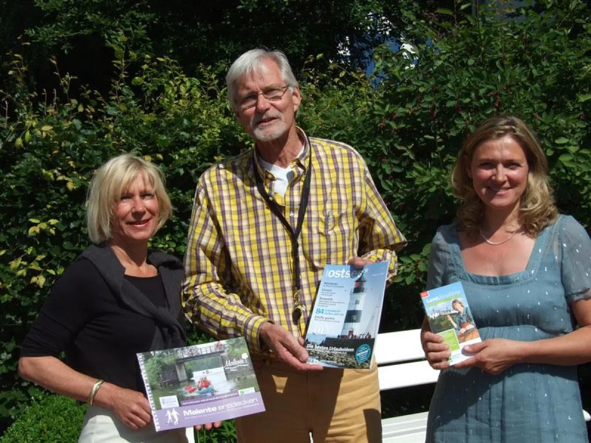 v.l.: Tourismusleiterin C. Muhmann, Botschafter D. Busch und OHT Geschäftsführerin K. Lauritzen