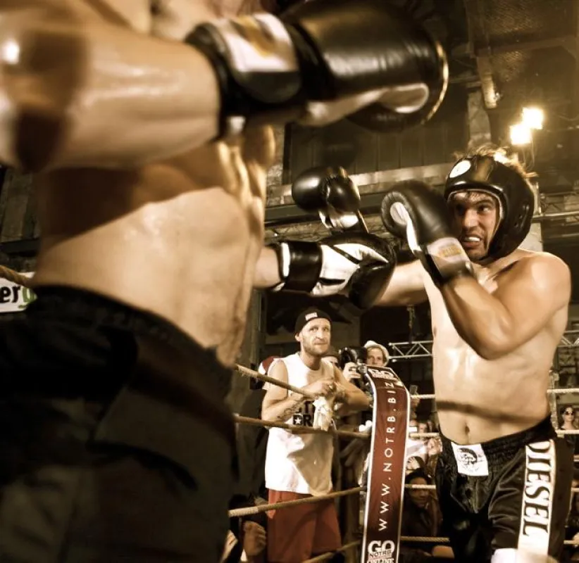 Box-Action und Entertainment bei der Night Of The Raging Bulls