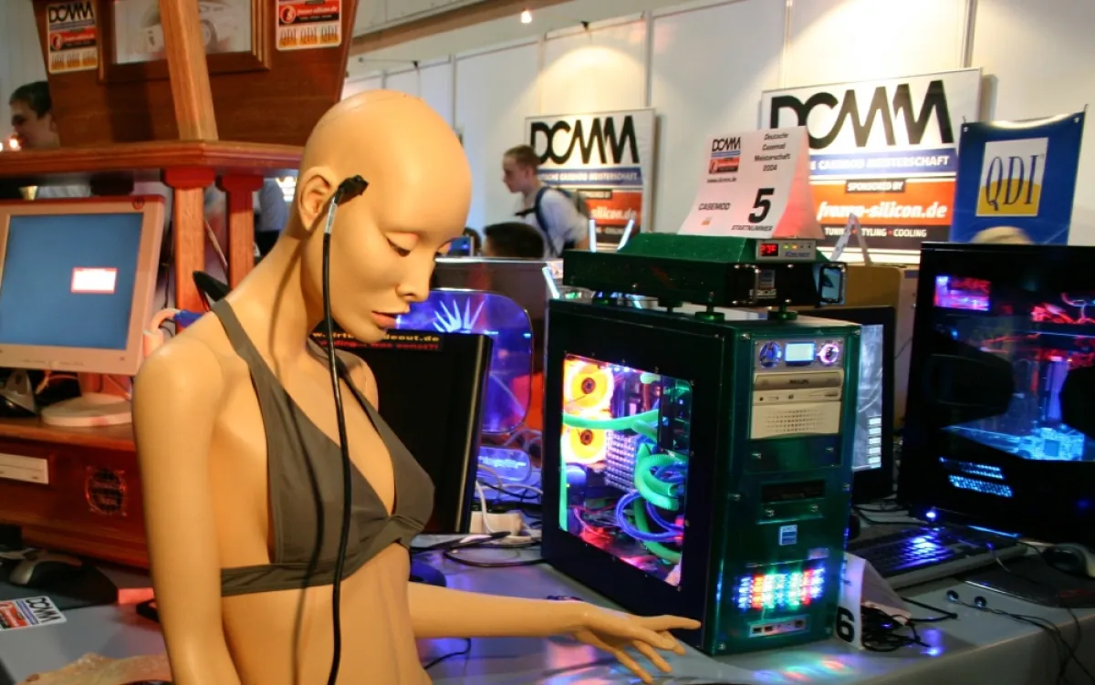Selbst in Schaufensterpuppen werden Computer eingebaut