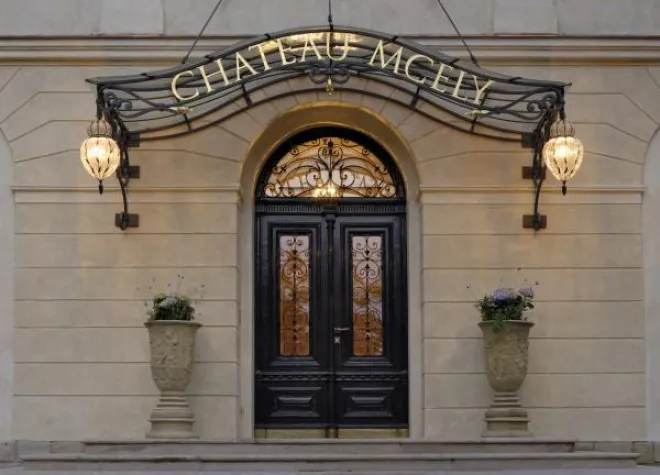 Bild: Über böhmische Dörfer zur Glückseligkeit