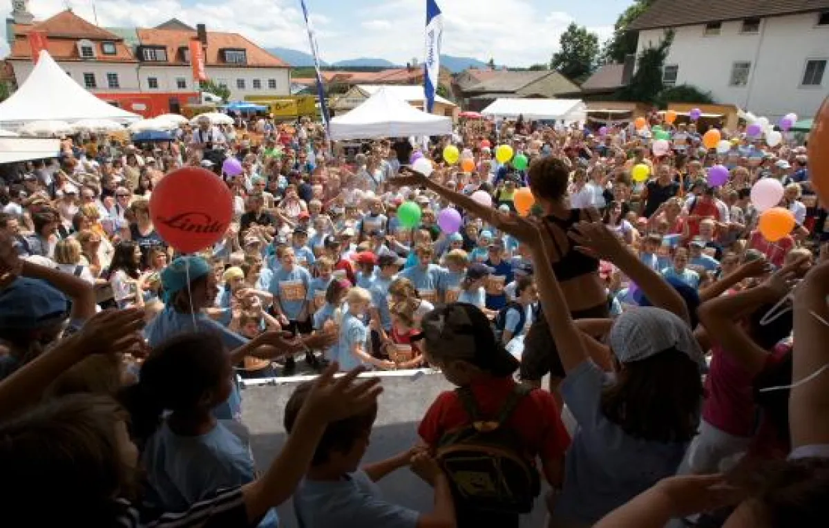 Stimmung beim Rahmenprogramm des runningday Penzberg