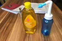 Bild: Neue Behandlung gegen Corona - Mit Babyshampoo und Nasendusche gegen SARS-CoV-2