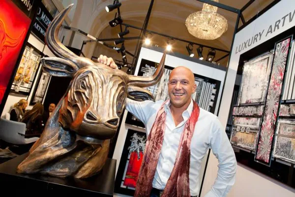Bild: Luxury Artwork für schwimmende Wohnwelten - Marco Mehn zeigt Designspiegel auf der boot 2011