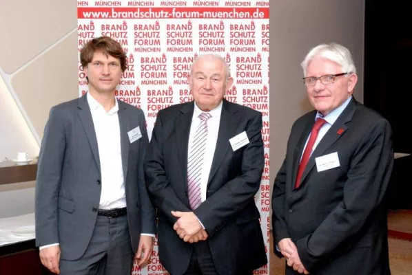 Brandschutz-Forum-München 2014 von Dr. Günther Beckstein, Ministerpräsident a. D., eröffnet Bild: Brandschutz-Forum-München 2014 von Dr. Günther Beckstein, Ministerpräsident a. D., eröffnet