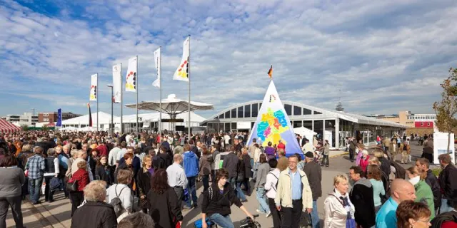 Bild: Von Politik und Zelten