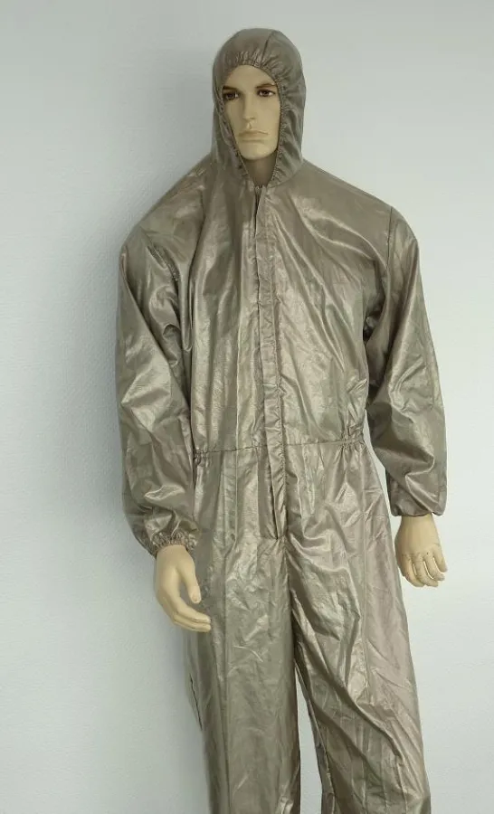 Der vollflächig versilberte Reinraumanzug der Statex GmbH