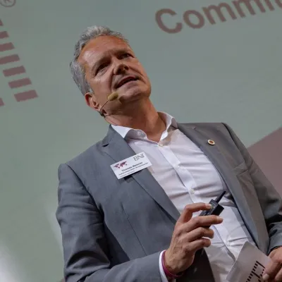 Bild: Studie: Netzwerke helfen in der Krise