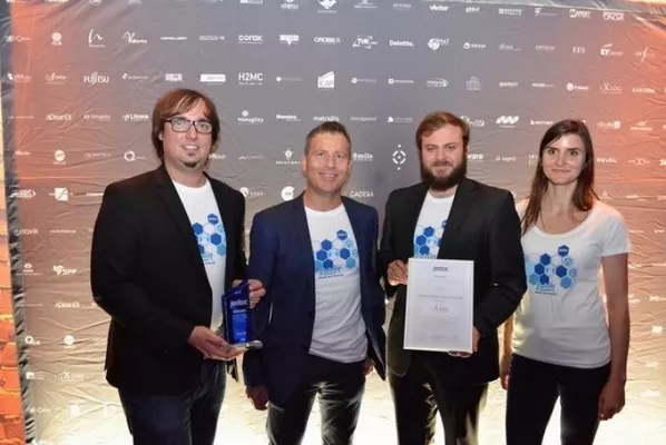 Bild: iXLOG Unternehmensberatung GmbH gewinnt “2016 Solution Partner of the Year Germany Award”