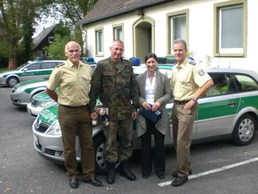 Bild: „Highway Heros“ blockieren Autobahn nach Motorradunfall und verhindern Massenkarambolage