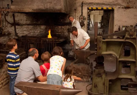 Bild: Die Kunst des Imkerns. Handwerkertage im Ziegeleipark am 03./04. August.