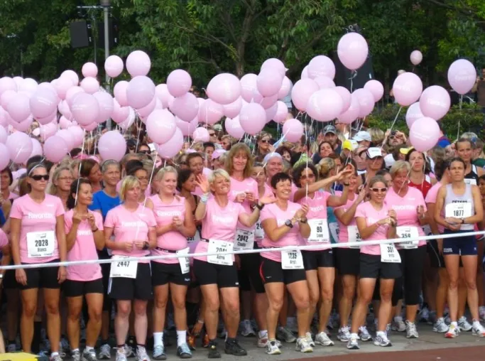 Bild: 66 Einkaufswagen voller Obst am Kölner Tanzbrunnen. REWE baut Engagement beim Women’s Run in Köln weiter aus