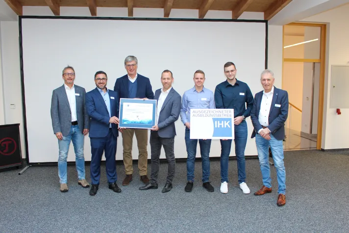 S&D Blechtechnologie wird mit dem IHK-Siegel „Ausgezeichneter Ausbildungsbetrieb“ geehrt Bild: S&D Blechtechnologie wird mit dem IHK-Siegel „Ausgezeichneter Ausbildungsbetrieb“ geehrt