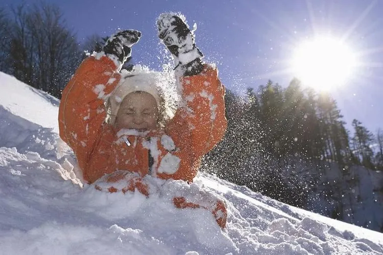 Günstige Familien-Skireisen zu Ostern mit absoluter Schneesicherheit Bild: Günstige Familien-Skireisen zu Ostern mit absoluter Schneesicherheit