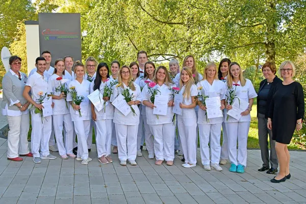 Erfolgreich bestandenes Examen in der Gesundheits- und Krankenpflege Bild: Erfolgreich bestandenes Examen in der Gesundheits- und Krankenpflege