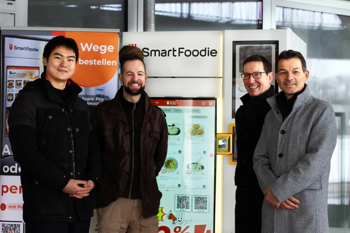 Theo Guo, Tobias Manderscheid (SmartFoodie), Günther Deml, Andreas Herz (Real-Treuhand Immobilien) (© Real-Treuhand Immobilien)