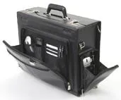 Bild: DICOTA AeroCase: Eleganter Pilotenkoffer für mobile Durchstarter