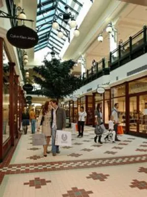 Bild: Designer Outlet Salzburg: Im Sommer noch mehr Prozente