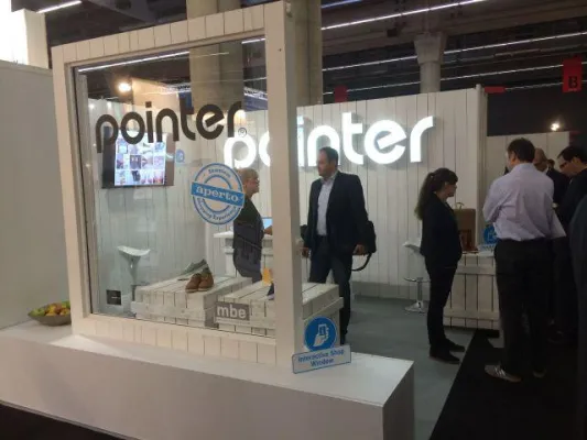 Pop-Up-Store auf der Dmexco: Aperto präsentiert Mobile Shopping Cases mit Beacons Bild: Pop-Up-Store auf der Dmexco: Aperto präsentiert Mobile Shopping Cases mit Beacons