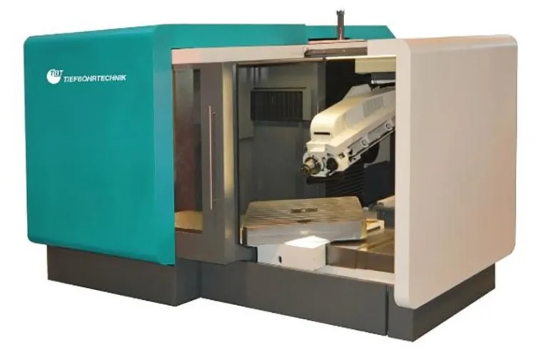 TBT: Tiefbohren inklusive BW220 - Multitalent für die 4-Seiten-Bearbeitung Bild: TBT: Tiefbohren inklusive BW220 - Multitalent für die 4-Seiten-Bearbeitung
