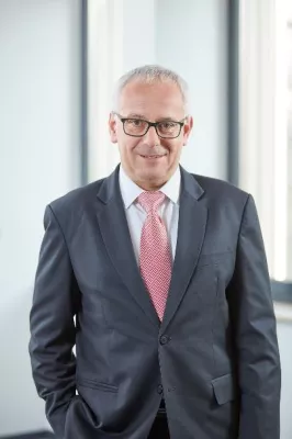 Bild: KOMMENTAR ZU DEN EU-PLÄNEN EINER BEGRENZUNG VON KUNSTSTOFF-EINWEGARTIKELN