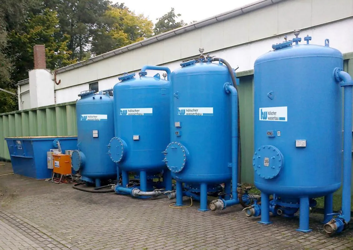 In Reihe geschaltete Filtereinheiten von Hölscher Wasserbau.