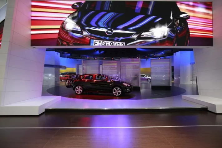 Bild: Messetechnik: Intelligente Technik setzt Opel Astra in Szene