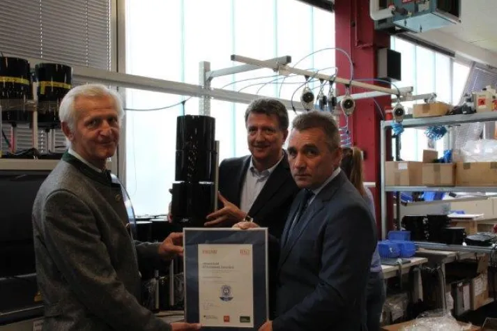 Bild: Dreifache Umwelt-Auszeichnung: Blauer Engel für grünes Unternehmen aus Bayern