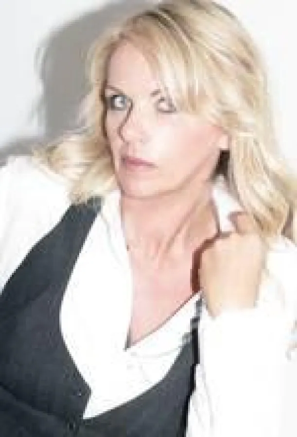 Stilberaterin Linda Scholz schreibt für das Online-Journal Die Welt der Schuhe, worauf Frauen bei der Wahl ihrer Schuhe achten sollten und über absolute No-Goes