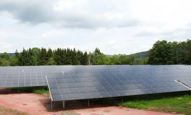 Bild: Solarkraftwerk Wildflecken geht auf ehemaligem Bundeswehrgelände ans Netz