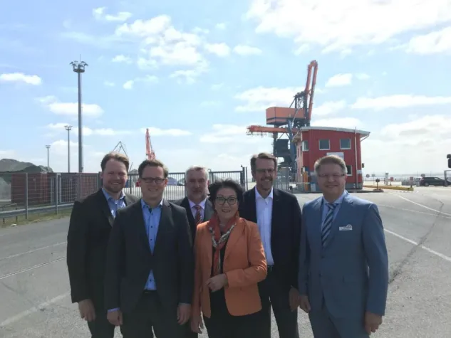 Schulterschluss für LNG-Terminal in Brunsbüttel Bild: Schulterschluss für LNG-Terminal in Brunsbüttel