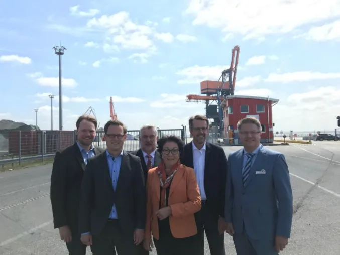 Schulterschluss für LNG-Terminal in Brunsbüttel Bild: Schulterschluss für LNG-Terminal in Brunsbüttel