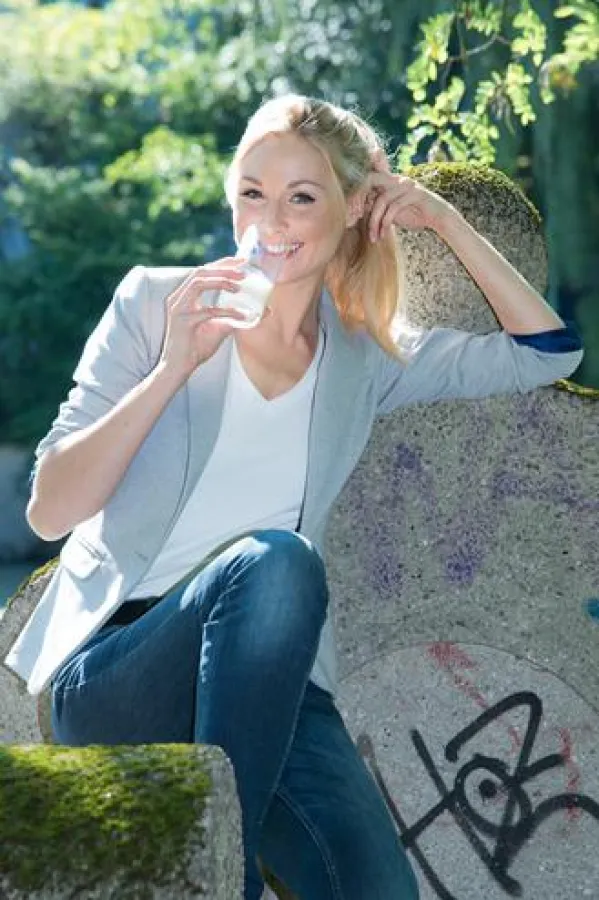 BU: Reine Buttermilch: Der Schönheitstipp für strahlend schöne Haut. Bildquelle: LVBM