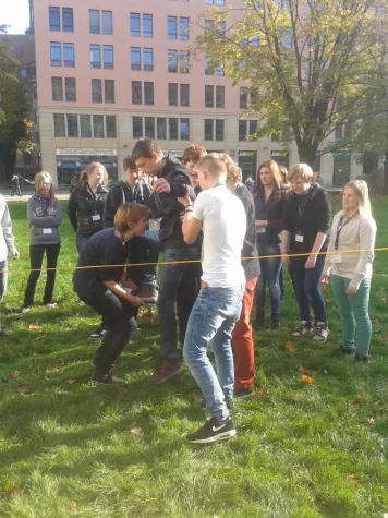 Bild: Fit für die Ausbildung? Azubi-Check 2015 - Bewerbungsfrist endet am 30.09.2015