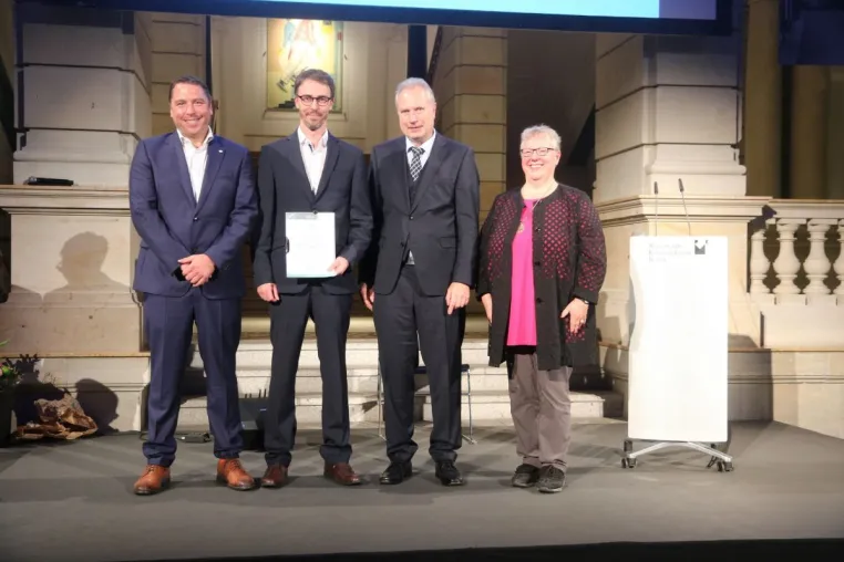 Bild: IfKom-Ingenieurpreis 2023 für Alexander Born, Absolvent der TH Aschaffenburg
