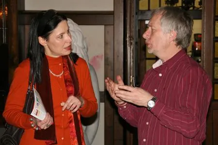Bild: Ruth Hohenadl im Gespräch mit Claus Fussek