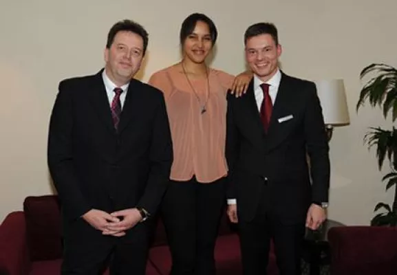 Cassandra Steen - Privatkonzert beim Opening des WestendGate Conference Center Bild: Cassandra Steen - Privatkonzert beim Opening des WestendGate Conference Center