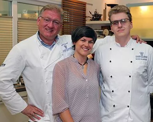 Bild: Ausbildung mit Qualität bei der FSGG: Sehbehinderter Koch meistert seine Prüfung