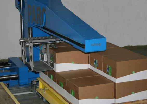 Bild: Palettierroboter PARO in neuem Design - roTeg stellt auf Interpack verbessertes Palettiersystem vor