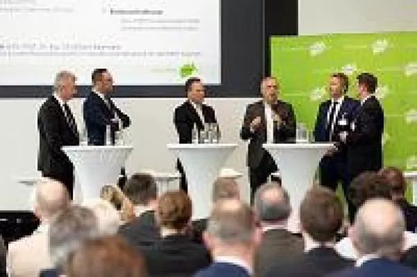 Bild: Kunststoff – Stahl – Automotive: NRW ist DIE Keimzelle für Innovationen