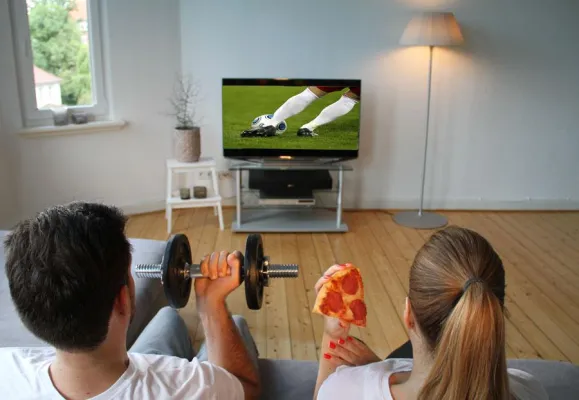 Bild: Bei Fußball, Bier und Pizza fit werden – So einfach geht’s!