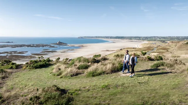 Bild: Jersey Tidal Trail bietet spektakuläre Aussichten - Neuer 77 km langer Küstenwanderweg rund um die Kanalinsel