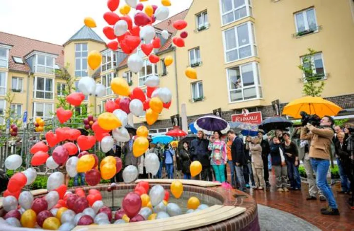 Schmaus-Brunnen sprudelt in Cuxhaven - Städtebauliches Engagement von Schmaus Restaurant und NordseePflege Bild: Schmaus-Brunnen sprudelt in Cuxhaven - Städtebauliches Engagement von Schmaus Restaurant und NordseePflege