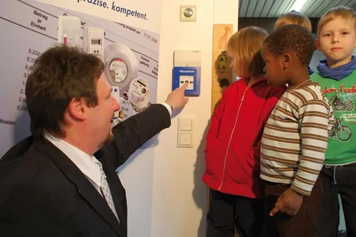 Kalorimeta rüstet den Kindergarten St. Marien in Erfurt kostenfrei mit Rauchmeldern aus Bild: Kalorimeta rüstet den Kindergarten St. Marien in Erfurt kostenfrei mit Rauchmeldern aus