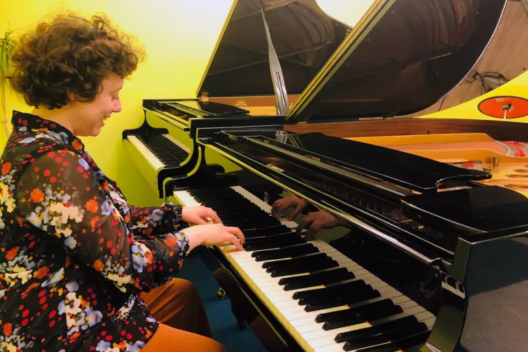 Neuer Steinway Flügel für die Musikschule Allegro Düsseldorf Bild: Neuer Steinway Flügel für die Musikschule Allegro Düsseldorf